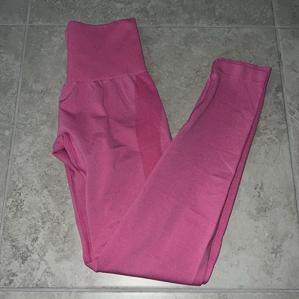 NVGTN XS leggings. Pink seamless.